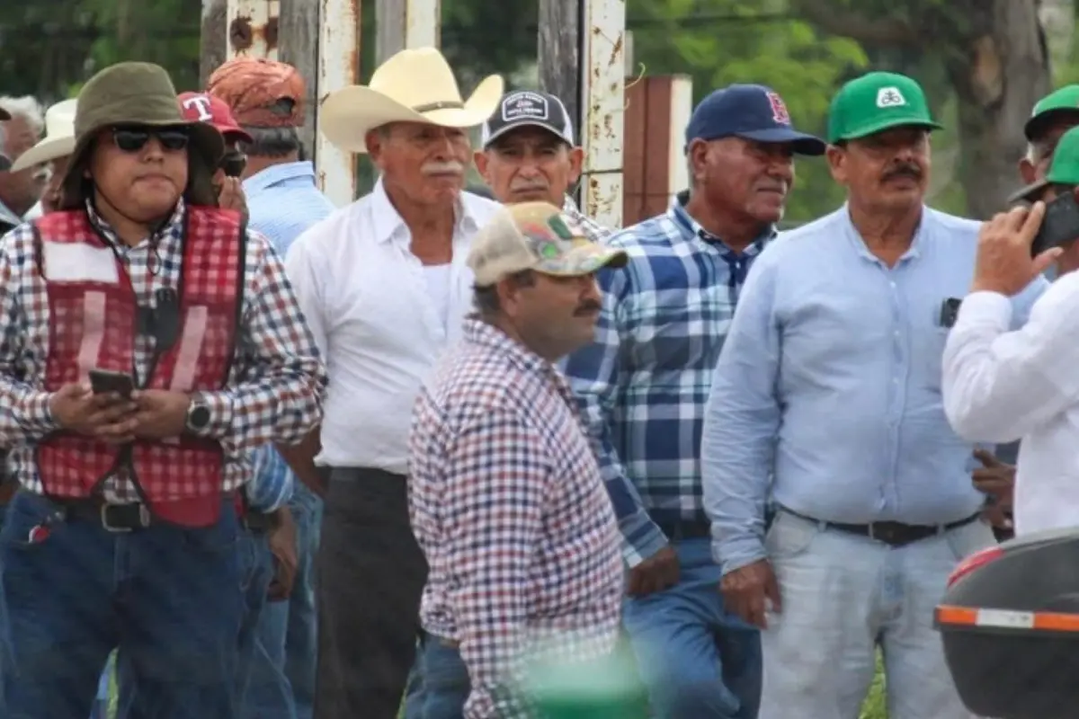 El Frente Estatal de Productores Agropecuarios convocó a una manifestación en varios puntos clave, retomando los cierres carreteros. Foto: SADER