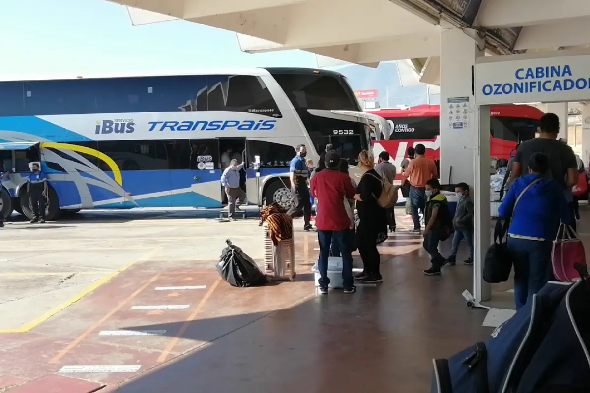 El gerente de la Central de Autobuses, denunció que se han detectado múltiples casos de pasajeros estafados tras comprar pasajes a través de empresas “piratas”. Foto: Central de Autobuses Victoria