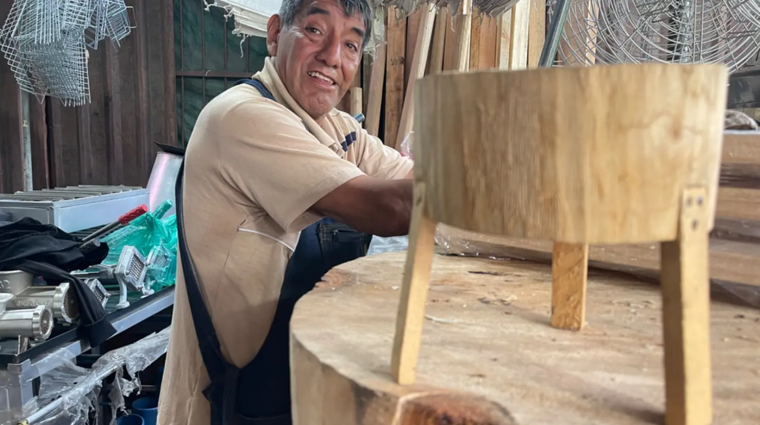 Creador de trompos para carne en CDMX.     Foto: Iván Macias