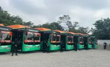 Samuel García entrega 37 nuevas unidades a la ruta 185 en Juárez