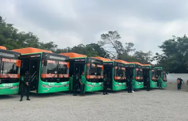 Samuel García entrega 37 nuevas unidades a la ruta 185 en Juárez