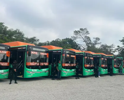 Samuel García entrega 37 nuevas unidades a la ruta 185 en Juárez