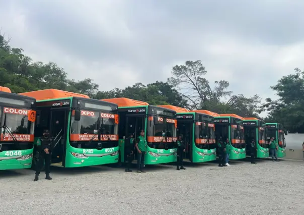 Samuel García entrega 37 nuevas unidades a la ruta 185 en Juárez