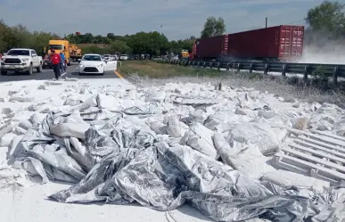 Tráiler cargado con yeso se vuelca en la carretera Nacional