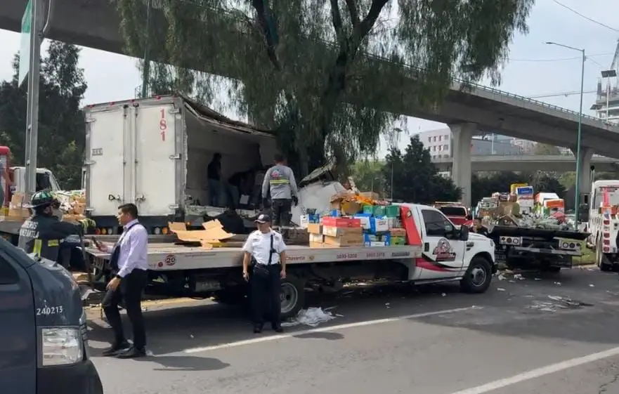 El accidente ocurrió en el municipio de Tlalnepantla, Estado de México; el conductor resultó ileso. Imagen: Especial