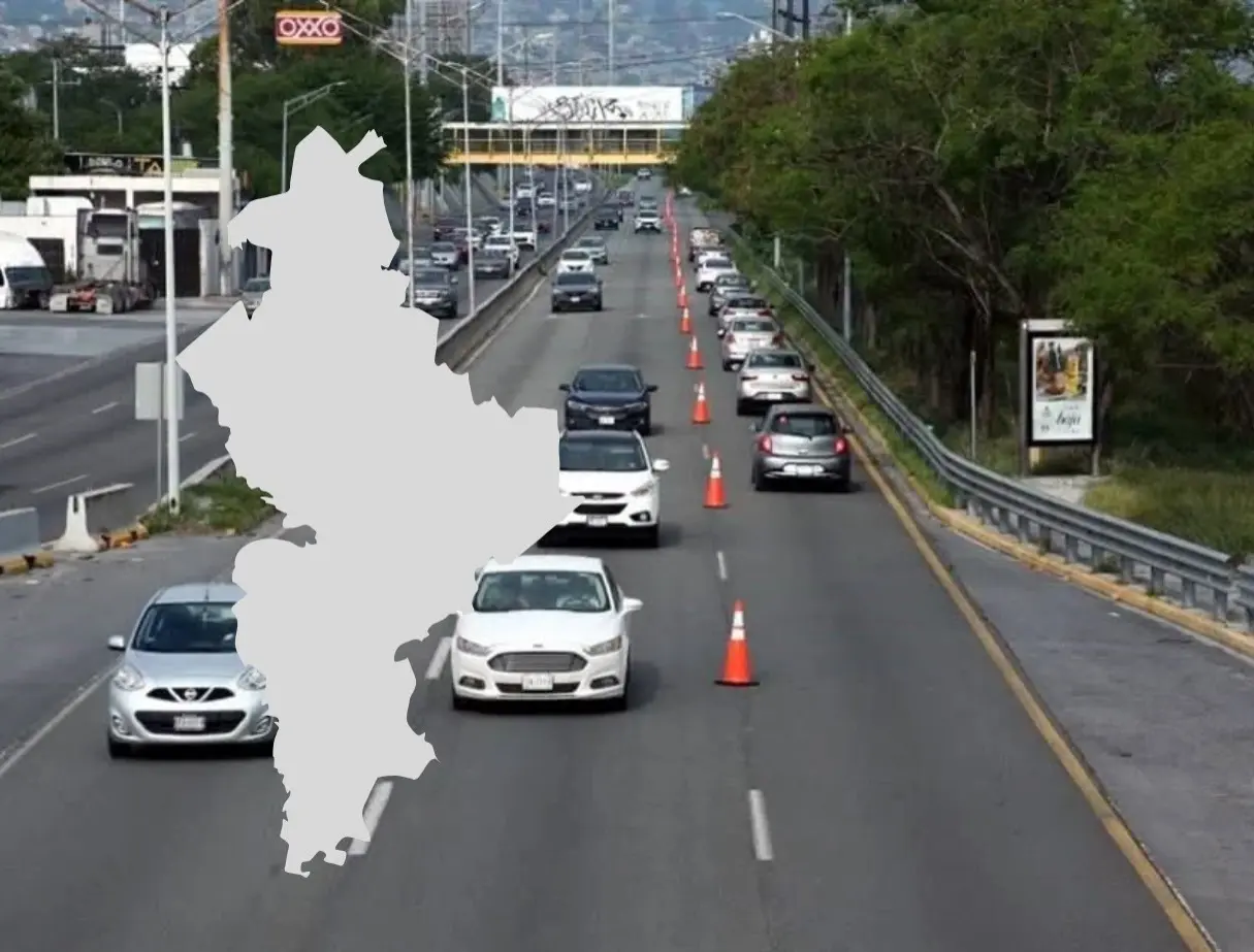 Estos municipios han coordinado esfuerzos para desplegar el carril contraflujo en avenidas clave. Foto: Canva/Gobierno de Monterrey.