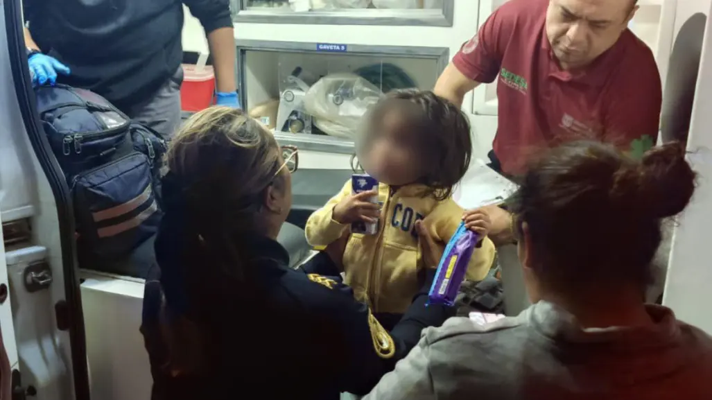 Niña de 2 años deambula sola en CDMX; policías la salvan tras presunto descuido de su abuela