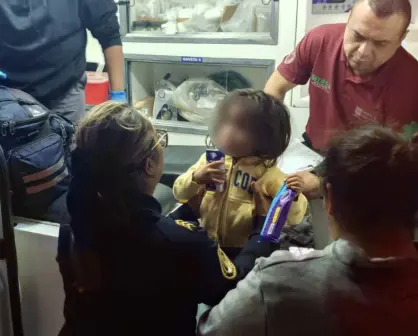 Niña de 2 años deambula sola en CDMX; policías la salvan tras presunto descuido de su abuela