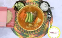 Prepara un caldo de res con verduras por menos de 350 pesos