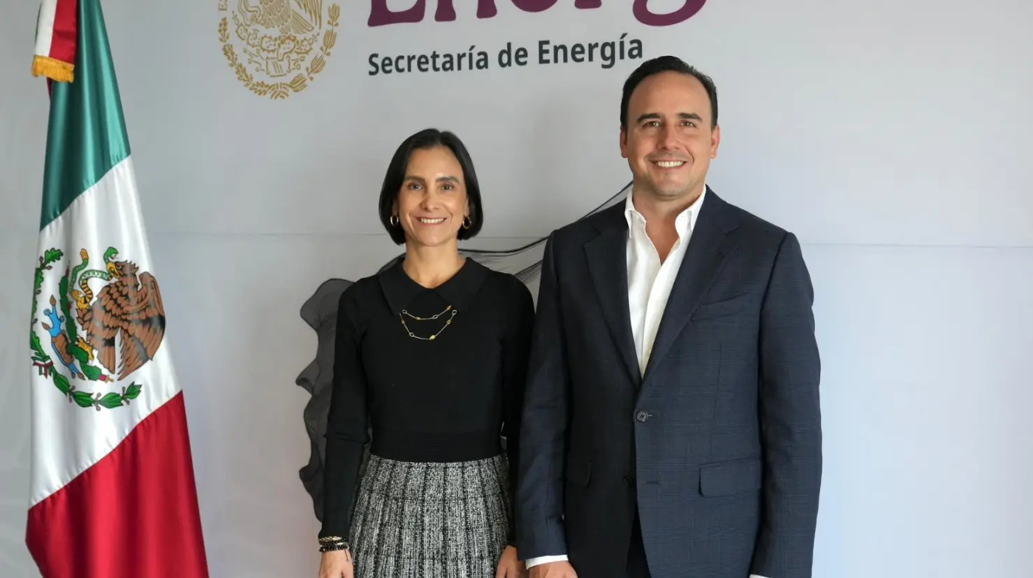El gobernador Manolo Jiménez sostuvo un encuentro con Luz Elena González, titular de la Secretaría de Energía. (Fotografía: Luz Elena González)
