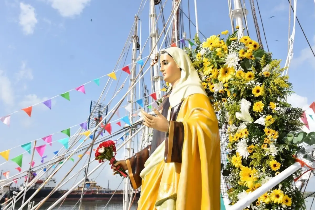 La virgen del Carmen es considerada la patrona de los pescadores. Foto: Axel Hassel