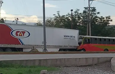 Accidente entre tráiler y ruta Ramos Arizpe y deja más de 30 heridos