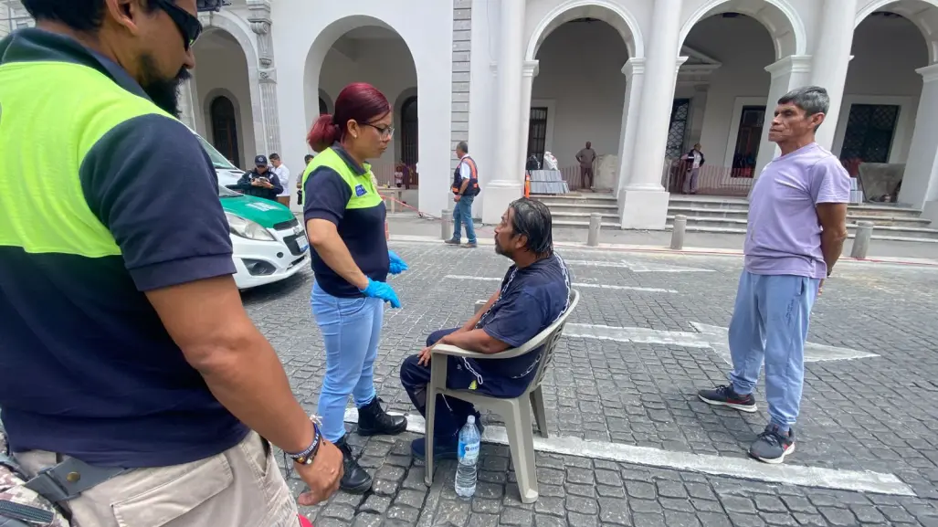 Manifestante cumple 40 días en huelga de hambre; bloquea vialidad en Xalapa