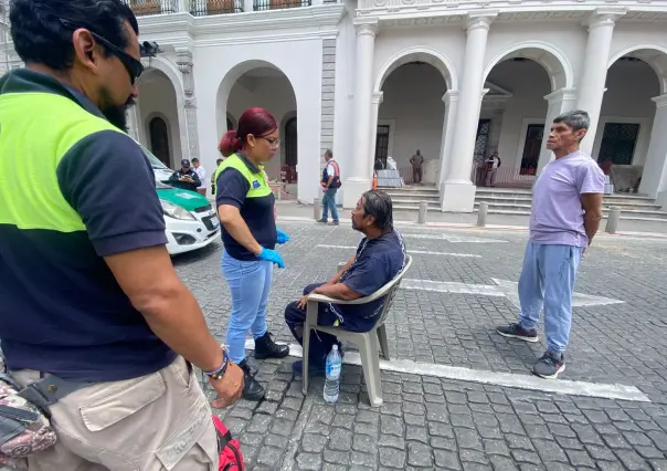 Manifestante cumple 40 días en huelga de hambre; bloquea vialidad en Xalapa