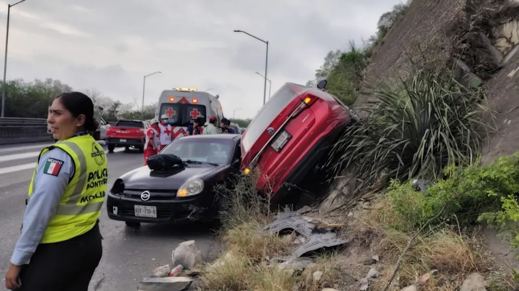 VIDEO | Accidente vial provoca tráfico vial en avenida Paseo de los Leones