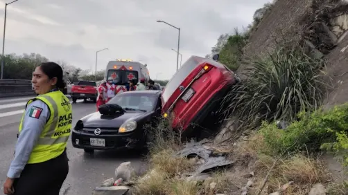 VIDEO | Accidente vial provoca tráfico vial en avenida Paseo de los Leones