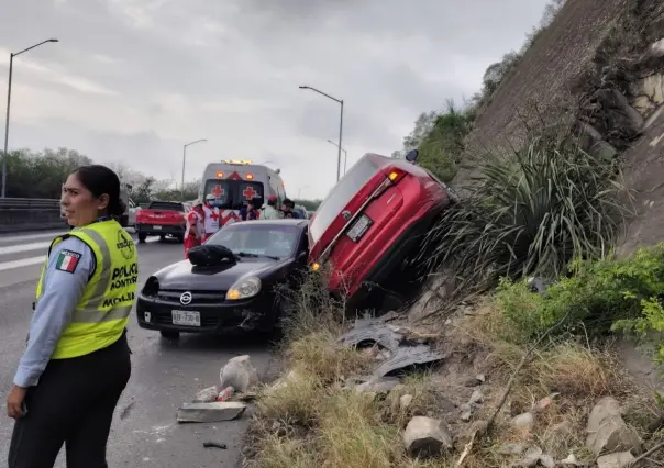 VIDEO | Accidente vial provoca tráfico vial en avenida Paseo de los Leones