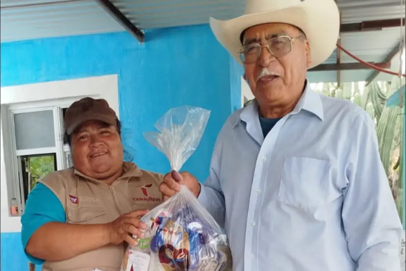 Beneficiario de los programas de apoyo alimentario del Gobierno de Tamaulipas. Foto: Carlos García