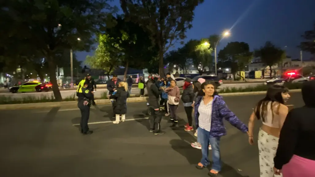 Vecinos bloquean Reforma tras 48 horas sin luz en la colonia Guerrero