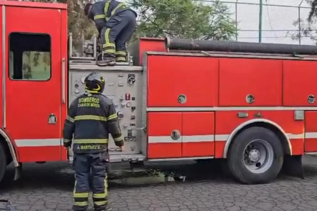 Bomberos de la alcaldía Gustavo A. Madero. Foto: Ramón Ramírez