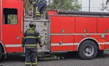 Bomberos sofocan incendio en la GAM; vecinos acusan a jóvenes alcoholizados