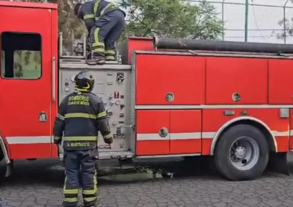 Bomberos sofocan incendio en la GAM; vecinos acusan a jóvenes alcoholizados