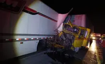 Cierran la carretera 57 tras accidente entre dos tráileres en Arteaga