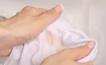 Cómo eliminar manchas de grasa en la ropa con productos que ya tienes en casa