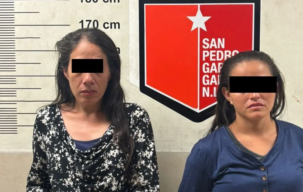 Vianey N, de 44 años de edad, y Guadalupe N, de 28, fueron detenidas por robo a negocio en el municipio de San Pedro Garza García. Foto: Secretaría de Seguridad Pública de San Pedro Garza García