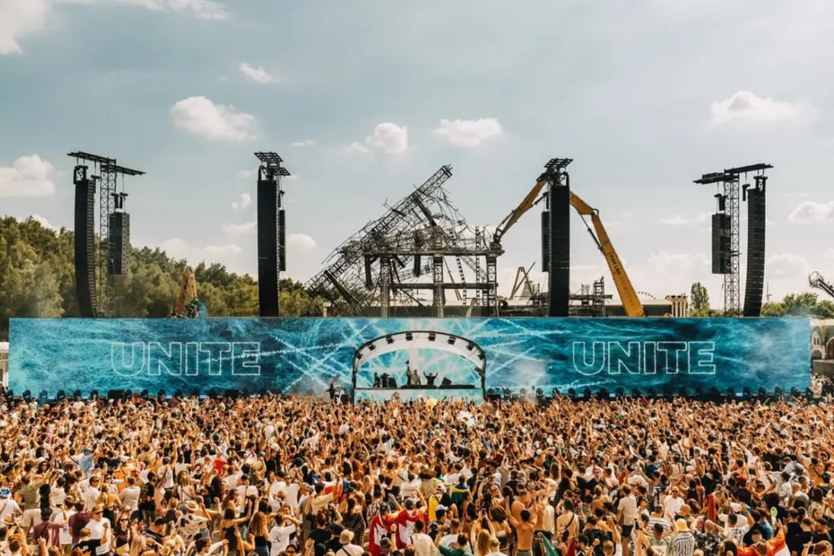 Tomorrowland 2025 (Foto: IG @Tomorrowland / Canva)