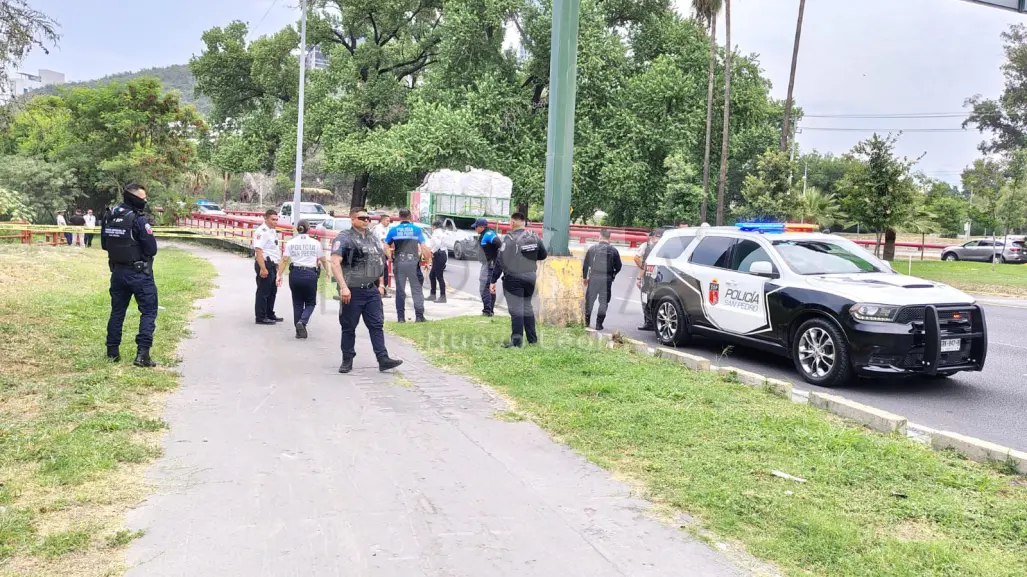 VIDEO | Mujer aparece sin vida en drenaje de San Pedro Garza García y desata movilización