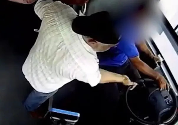 Pasajero provoca choque de camión urbano tras agredir a chofer en Juárez, Nuevo León
