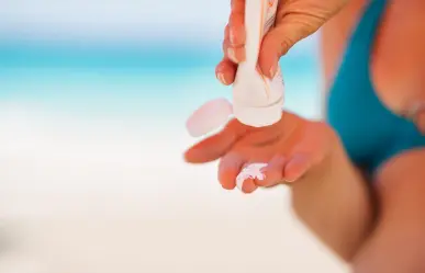 ¿Qué es un bloqueador solar "reef-safe" y por qué deberías usarlo en las playas de BCS?