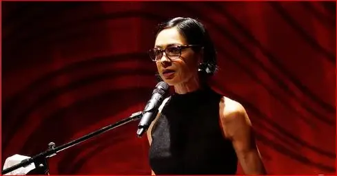 Celina del Villar, esposa de Benny Ibarra, brilla en Monólogos de la vagina