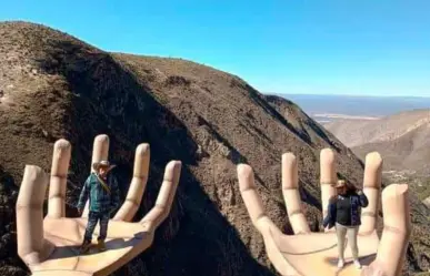 El mirador en forma de manos gigantes que se encuentra a 4 horas y media de Tampico