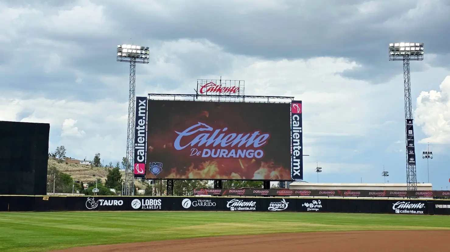 Foto: Gerardo Lares | Los festejos de Rango Francisco darán inicio y Caliente de Durango te invita a celebrarlo en el Estadio Francisco Villa.