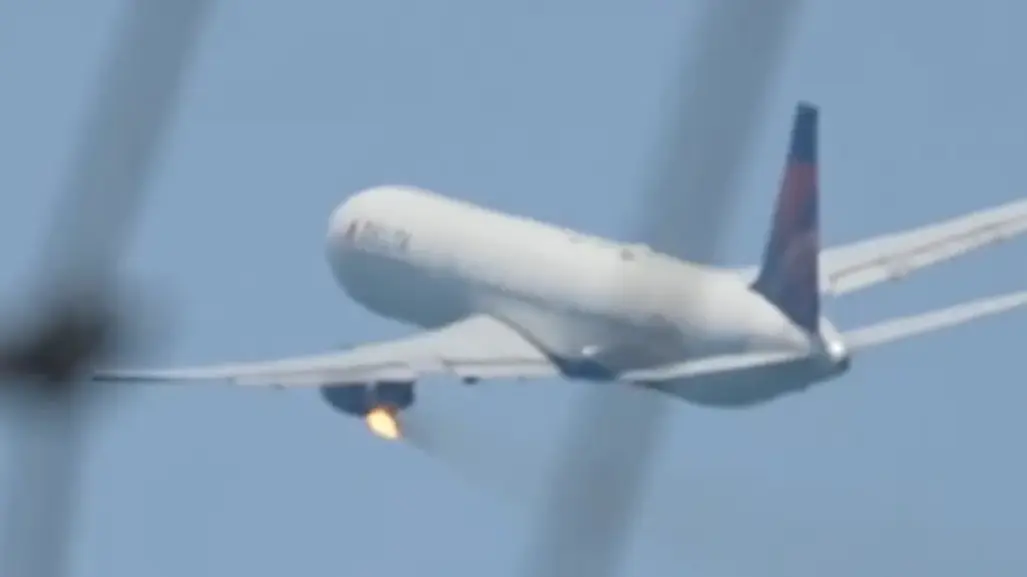 VIDEO | Avión aterriza de emergencia en Los Ángeles por incendio en motor