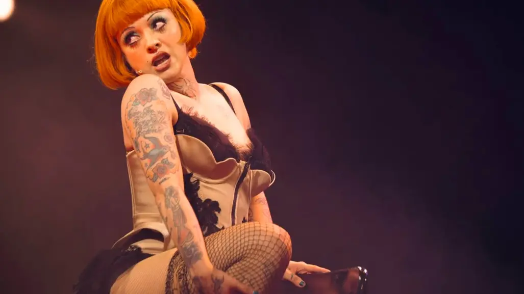 Así fue el debut de Mon Laferte en Cabaret: Cuándo y dónde verla transformada en Sally Bowles