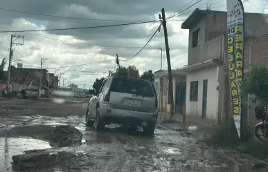 Esta calle de Durango se vuelve intransitable en temporada de lluvias ¿conoces otra?