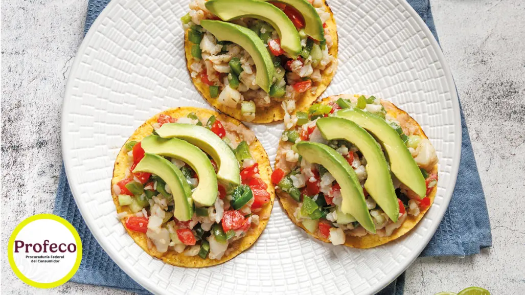 Así puedes hacer unas tostadas de pescado por 200 pesos, según Profeco