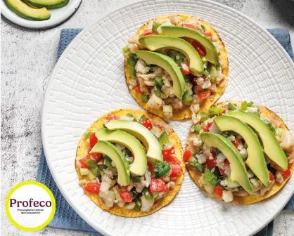 Así puedes hacer unas tostadas de pescado por 200 pesos, según Profeco