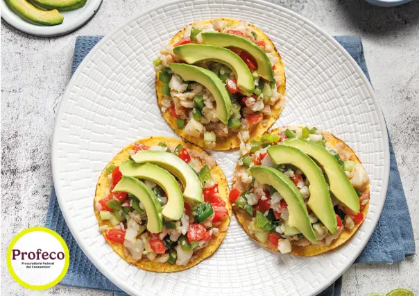 Así puedes hacer unas tostadas de pescado por 200 pesos, según Profeco