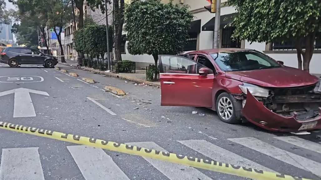 Mujer de la tercera edad muere tras choque en Insurgentes en CDMX; hay dos lesionados y un detenido