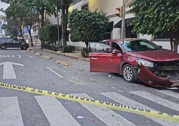 Mujer de la tercera edad muere tras choque en Insurgentes en CDMX; hay dos lesionados y un detenido
