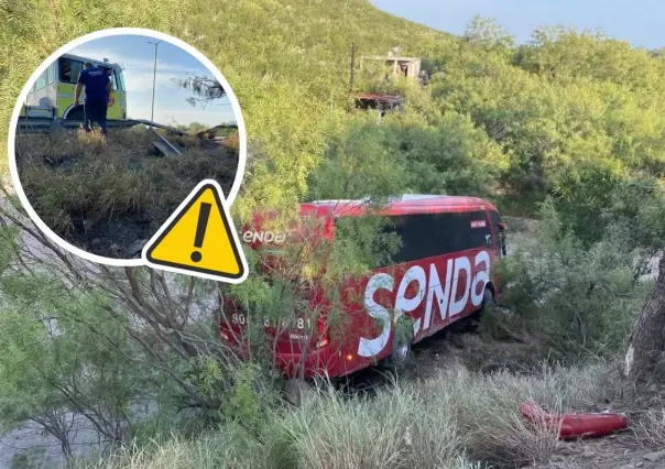 Autobús cae en barranco de Sabinas tras accidente en la carretera 57
