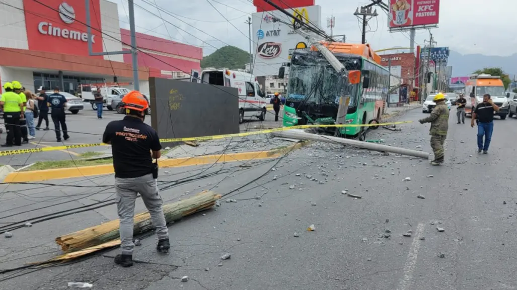 Choque de camión deja 16 lesionados en Guadalupe