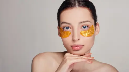 El truco con vinagre poco conocido para desinflamar ojeras