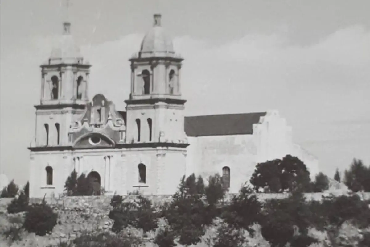 La leyenda cuenta que el lugar donde se asienta el Santuario, conocido originariamente como la Loma del Muerto, recibió ese nombre tras el hallazgo de un cadáver en tiempos anteriores. Foto: INAH