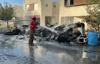 Incendio de tractocamión moviliza a cuerpos de emergencia en Salinas Victoria