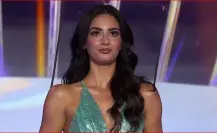 Candidata de Miss Universe Latina cae de las alturas en plena transmisión: VIDEO